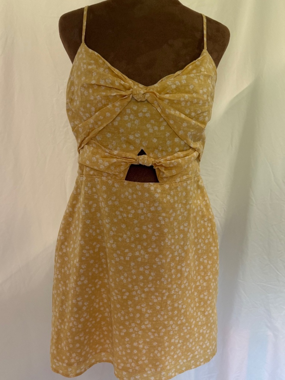 Abercrombie & Fitch Short buttery yellow print mini dress size Medium
